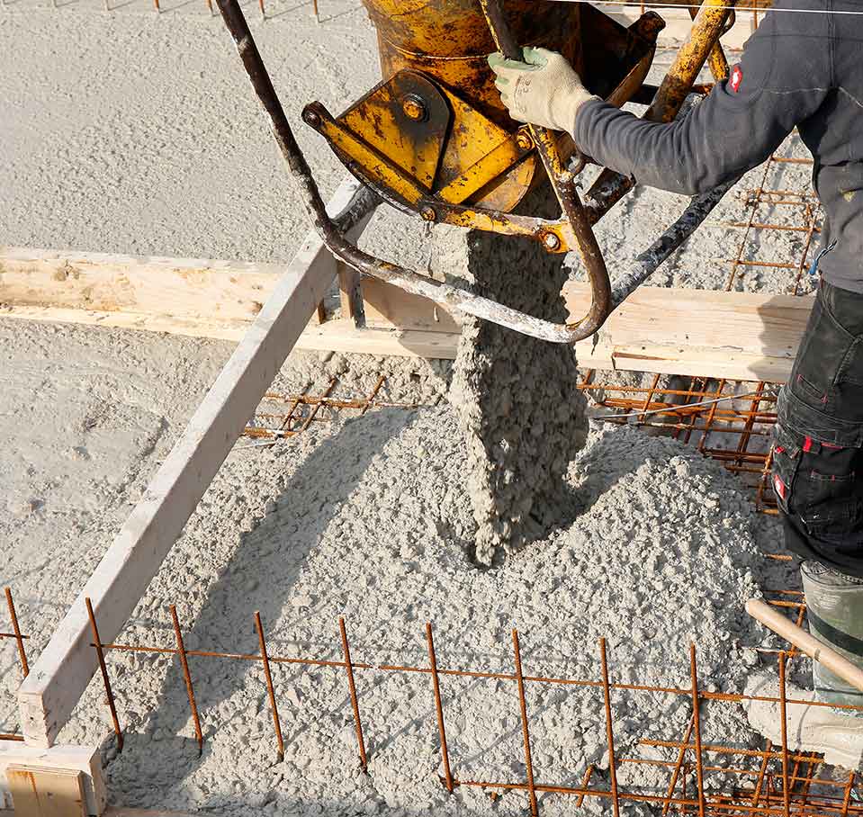construction-workers-putting-concrete